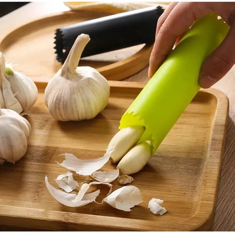 Kitchen Gadgets That Are Useful - ที่ปอกกระเทียมแบบหลอด ที่ปอกกระเทียมซิลิโคน ปอกกระเทียมง่าย ใช้งานง่าย อุปกรณ์ครัวที่มีประโยชน์ ปลอดสารพิษ